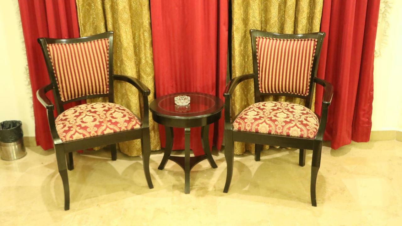 The Royal Manor Islamabad Bagian luar foto